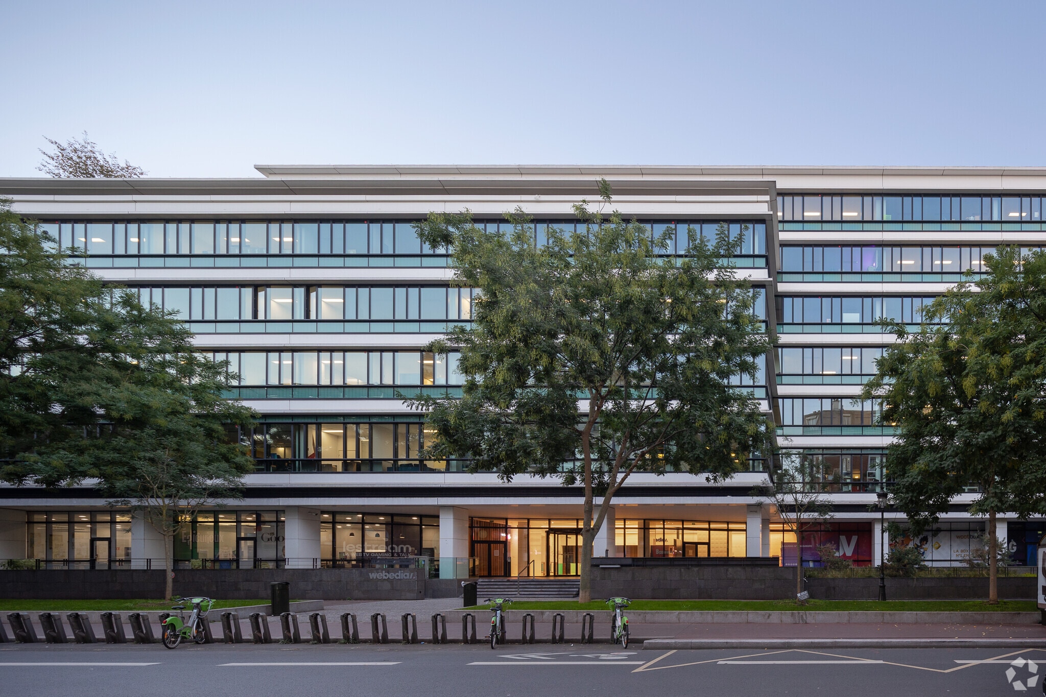 2-4 Rue Paul Vaillant-Couturier, Levallois-Perret to rent Primary Photo- Image 1 of 7