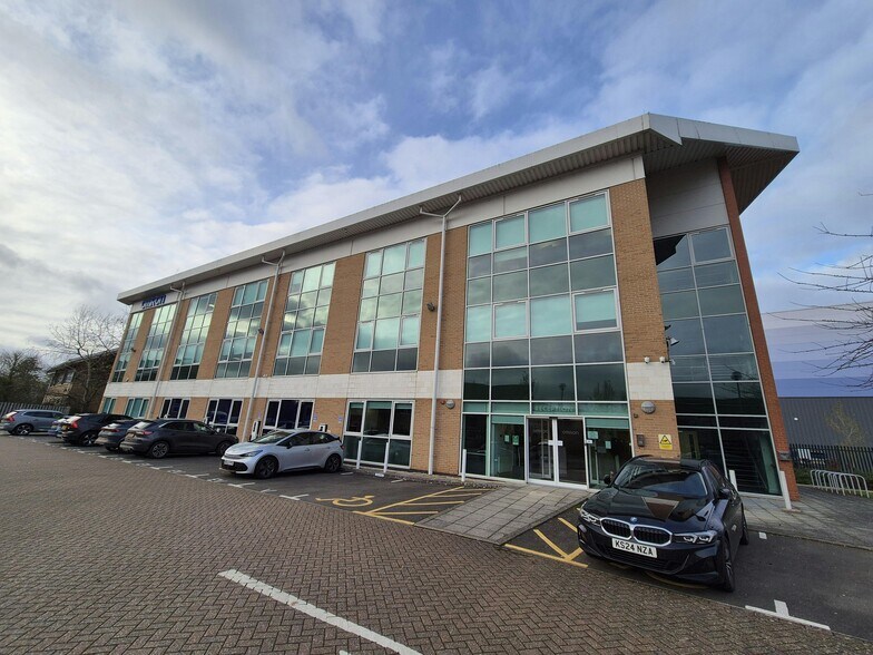 2 Opal Ct, Milton Keynes for sale - Building Photo - Image 1 of 1