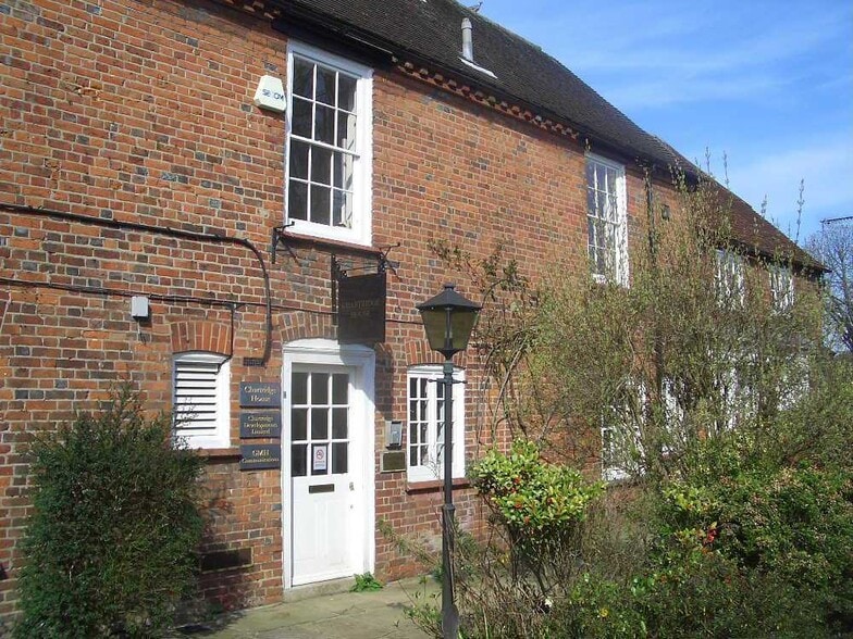 30 Shepherds Ln, Beaconsfield to rent - Building Photo - Image 1 of 5