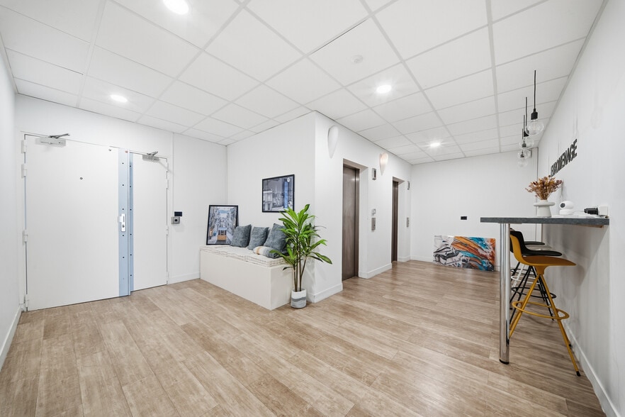 Office in Levallois-Perret for sale - Building Photo - Image 3 of 6