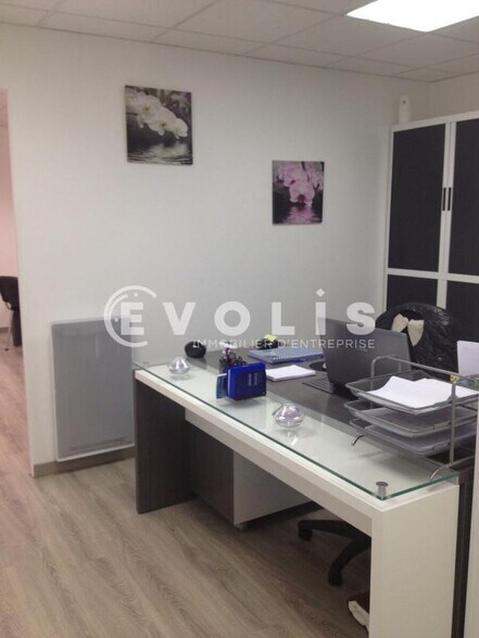Light Industrial in Jonage to rent - Interior Photo - Image 3 of 5