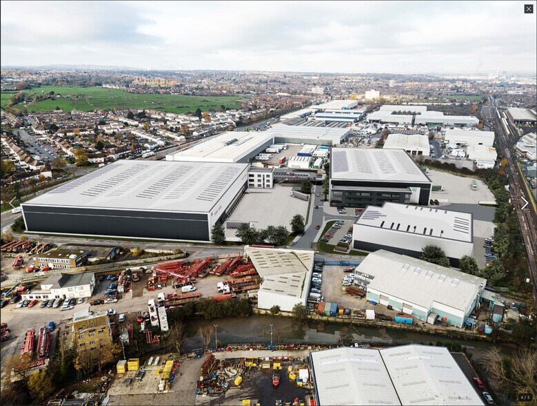 Unit 2 Thames Rd, Crayford to rent - Building Photo - Image 3 of 5