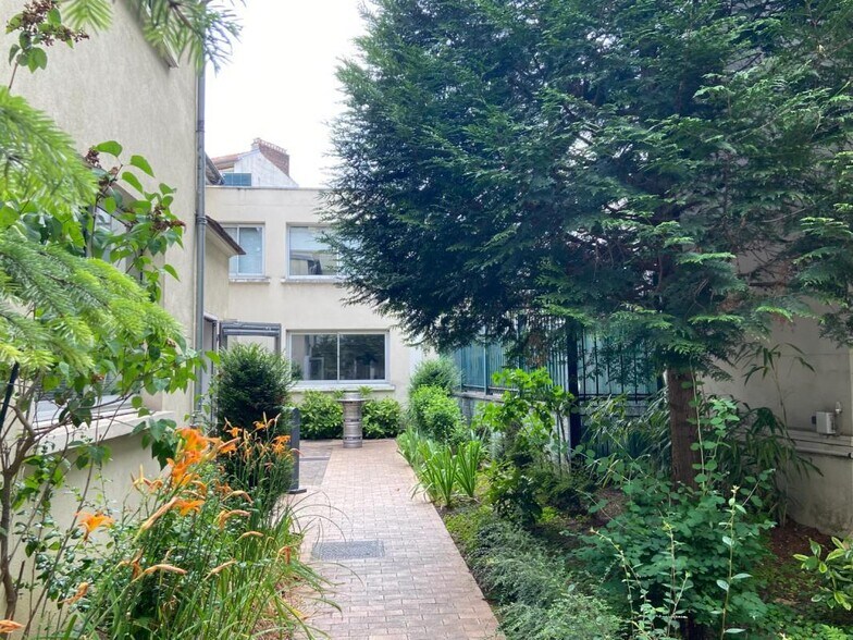 4 Avenue Desfeux, Boulogne-Billancourt to rent - Building Photo - Image 1 of 7