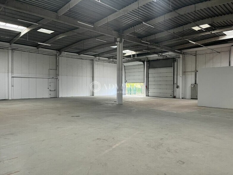 Light Industrial in Valenton to rent - Interior Photo - Image 2 of 7