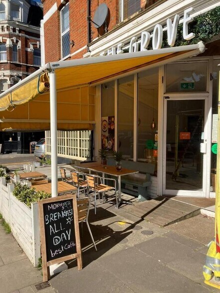 65 The Grove, London to rent - Building Photo - Image 2 of 20