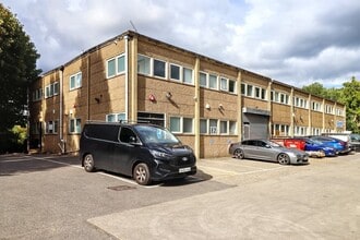 Queens Rd, Barnet to rent Building Photo- Image 2 of 14