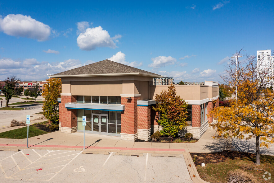 85 Yorktown Shopping Ctr, Lombard, IL for rent - Building Photo - Image 1 of 7