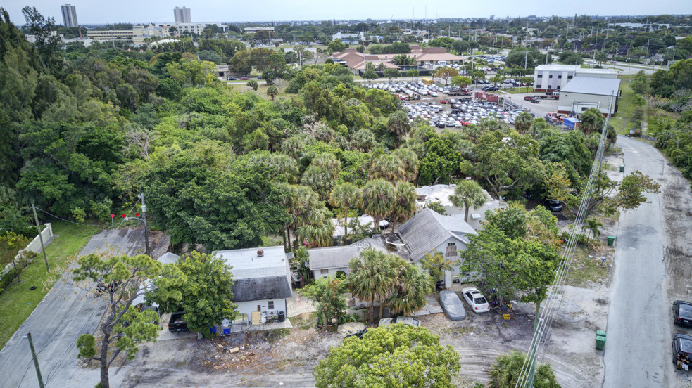 1129 Foster Rd, Mangonia Park, FL for sale - Primary Photo - Image 1 of 1