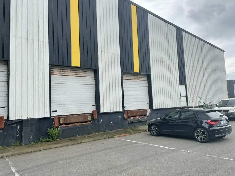 Location Entrepôt 1 500 m² - Photo 1