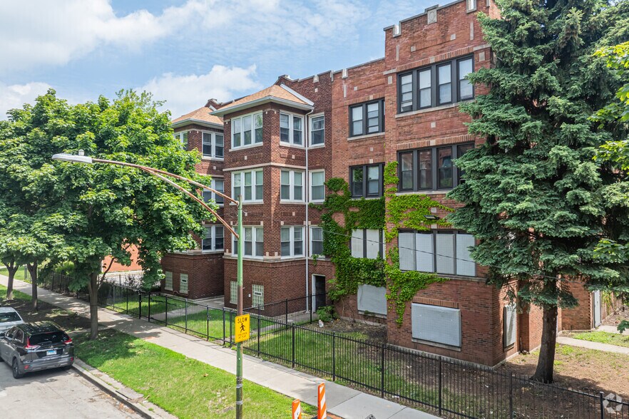 7031 S Merrill Ave, Chicago, IL for sale - Primary Photo - Image 1 of 5