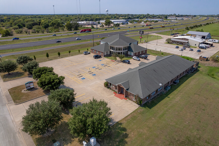 1905 Dove Crossing Ln, Navasota, TX for rent - Building Photo - Image 2 of 6