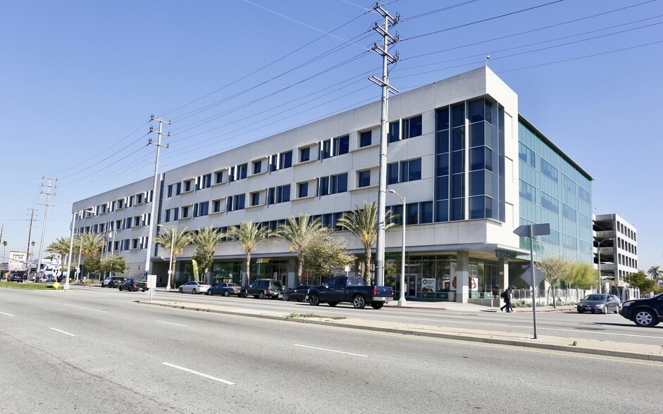 8300-8400 S Vermont Ave, Los Angeles, CA for rent - Building Photo - Image 1 of 4