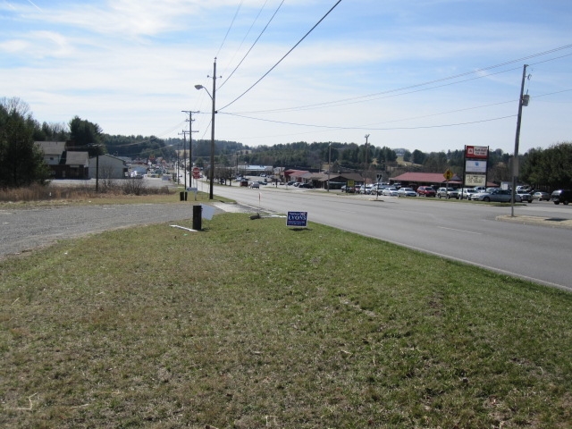 1021 E Stewart Dr, Galax, VA for sale - Building Photo - Image 1 of 4