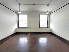 275 4th St E, Saint Paul, MN to rent Interior Photo- Image 1 of 3