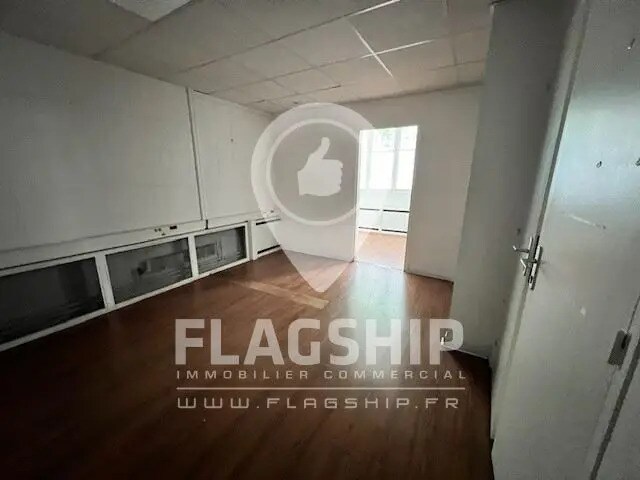 Location Bureaux 740 m² - Photo 1