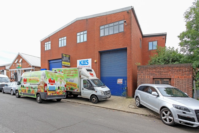 More details for 156 Dukes Rd, London - Industrial to Rent