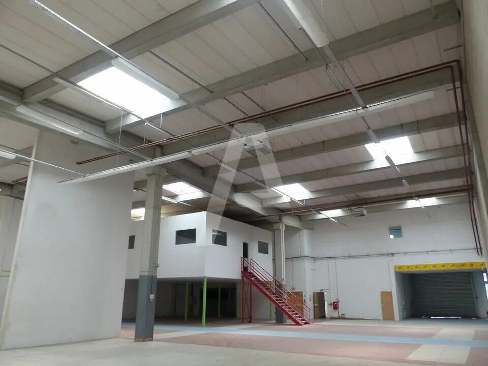 Light Industrial in Lisses to rent Interior Photo- Image 1 of 9