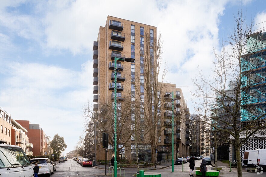 Lyon Rd, Harrow for sale - Primary Photo - Image 1 of 1