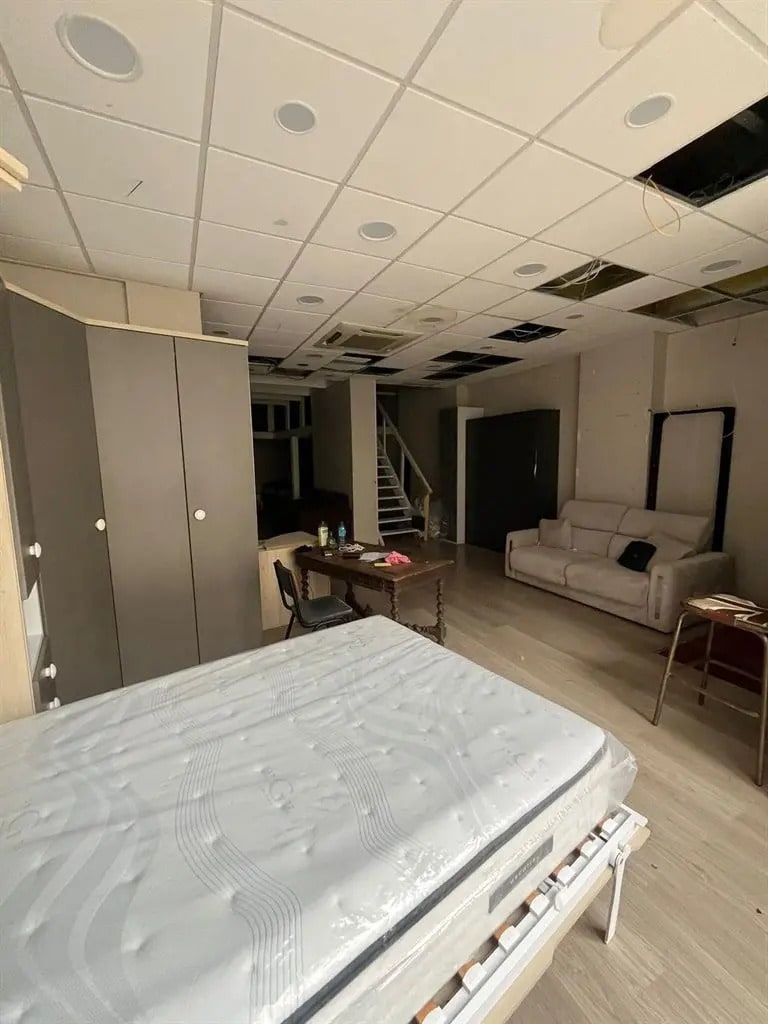 Retail in Paris to rent Interior Photo- Image 1 of 7