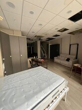 Retail in Paris to rent Interior Photo- Image 1 of 7