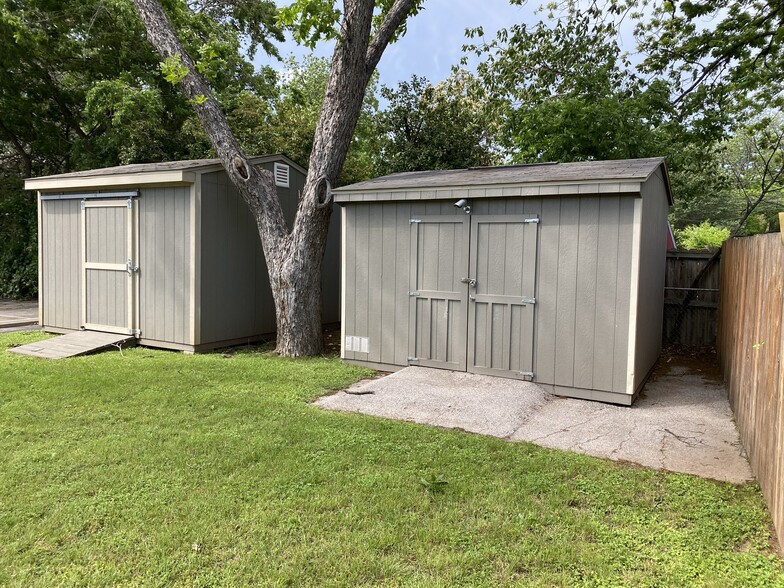 2102 W Ben White Blvd, Austin, TX for rent - Building Photo - Image 2 of 16