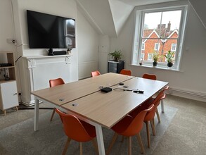 23-24 High St, Marlborough to rent Interior Photo- Image 1 of 3