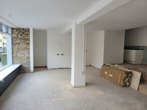 37-39 Corn St, Witney to rent Interior Photo- Image 2 of 3