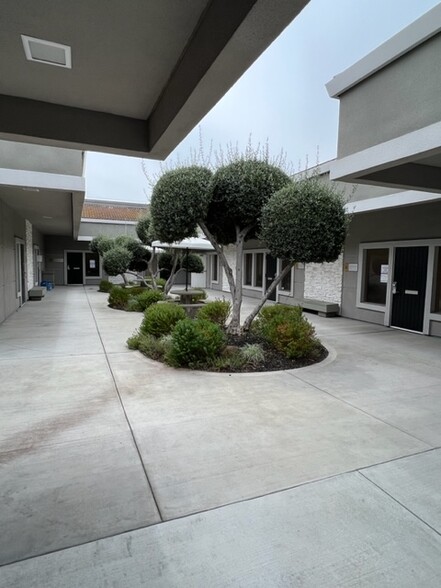 1610 Blossom Hill Rd, San Jose, CA for rent - Building Photo - Image 2 of 5