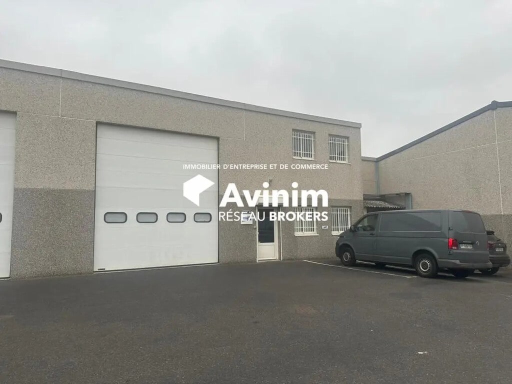 Location Entrepôt 416 m² - Photo 1