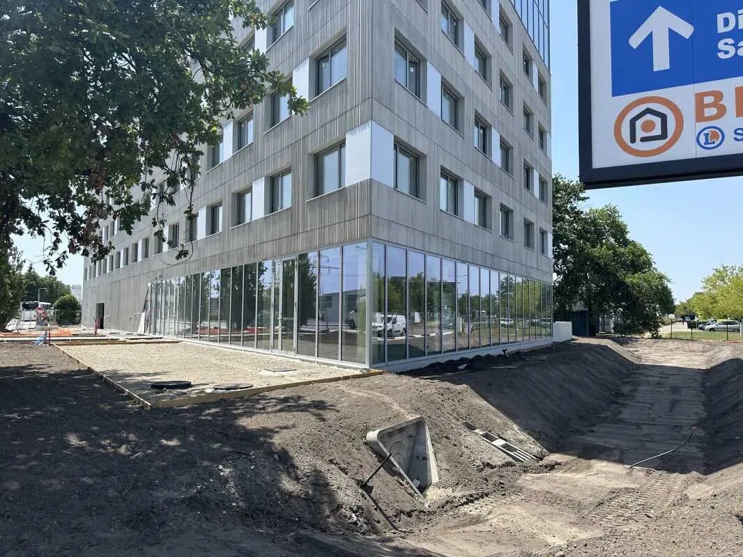 Retail in Mérignac to rent Building Photo- Image 1 of 4