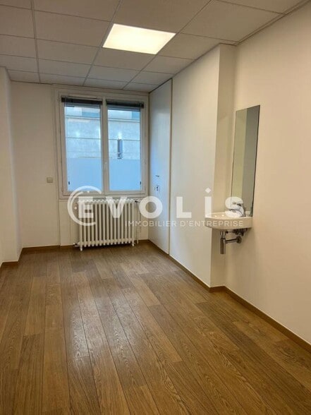 Office in Paris for sale - Interior Photo - Image 3 of 8