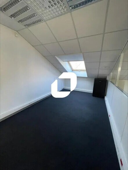 Office in Eybens to rent - Interior Photo - Image 3 of 8