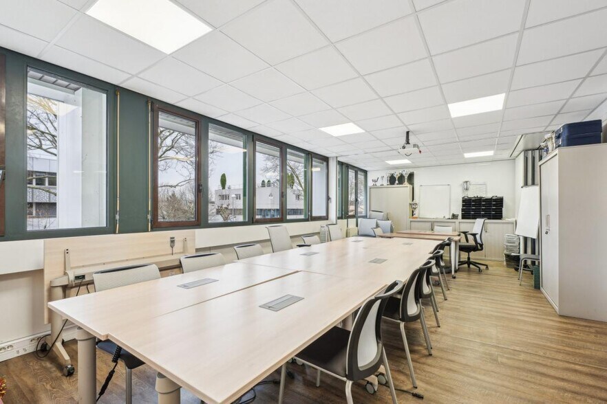 Office in Bron for sale - Interior Photo - Image 3 of 9