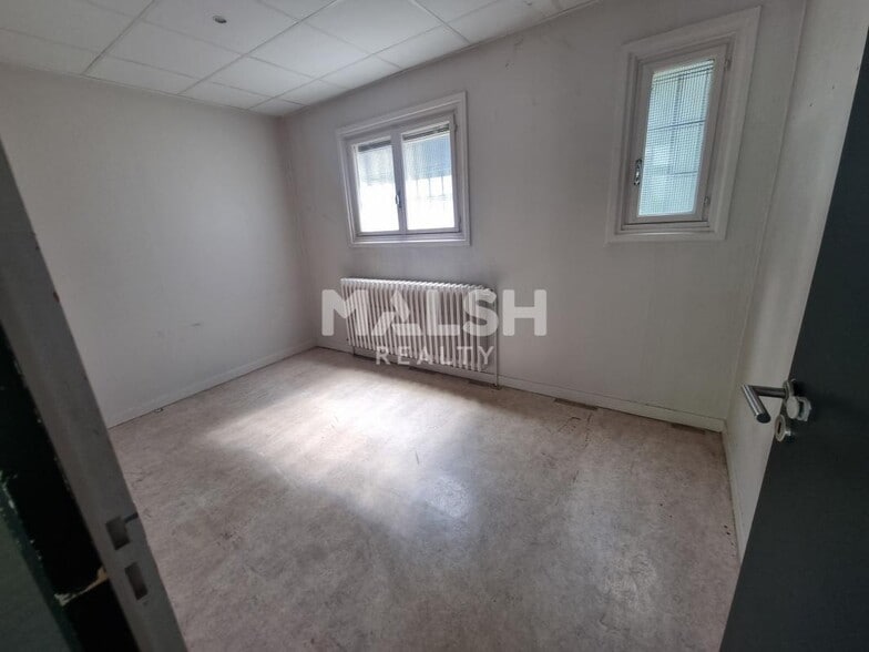 Retail in OULLINS-PIERRE-BÉNITE to rent - Interior Photo - Image 2 of 3