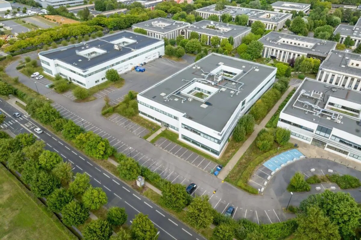 Light Industrial in Cergy to rent Building Photo- Image 1 of 51