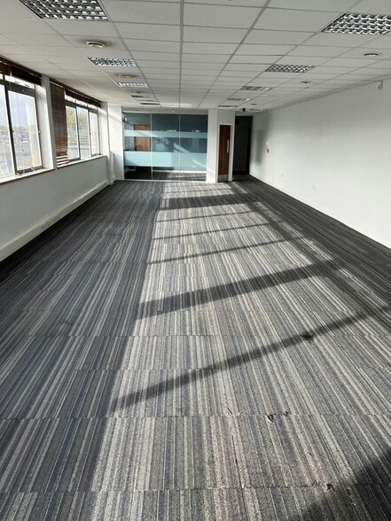 56-58 Putney High St, London to rent - Building Photo - Image 2 of 5