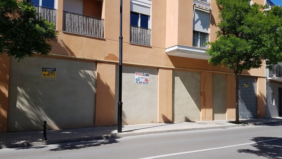 Retail in València to rent - Building Photo - Image 2 of 2