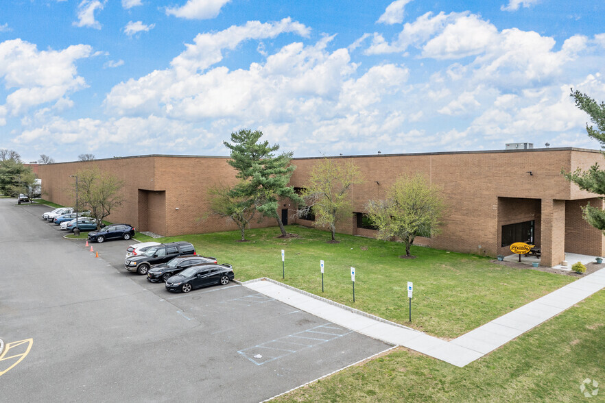 120 Herrod Blvd, South Brunswick, NJ for rent - Building Photo - Image 2 of 5