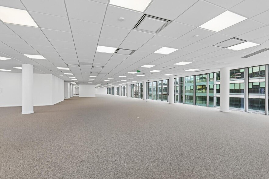 Office in Saint-Ouen-sur-Seine to rent - Building Photo - Image 2 of 35
