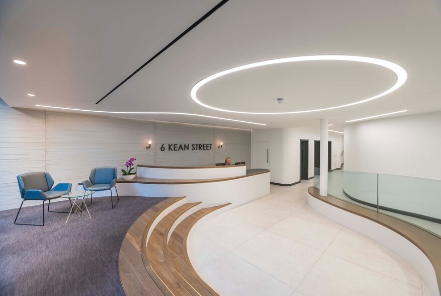 6 Kean St, London to rent - Lobby - Image 3 of 10