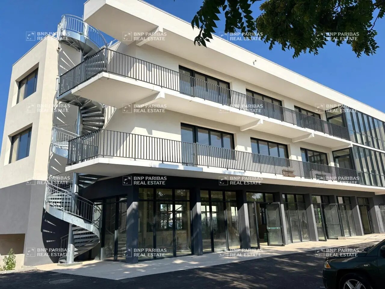 Office in Aubagne to rent Primary Photo- Image 1 of 11