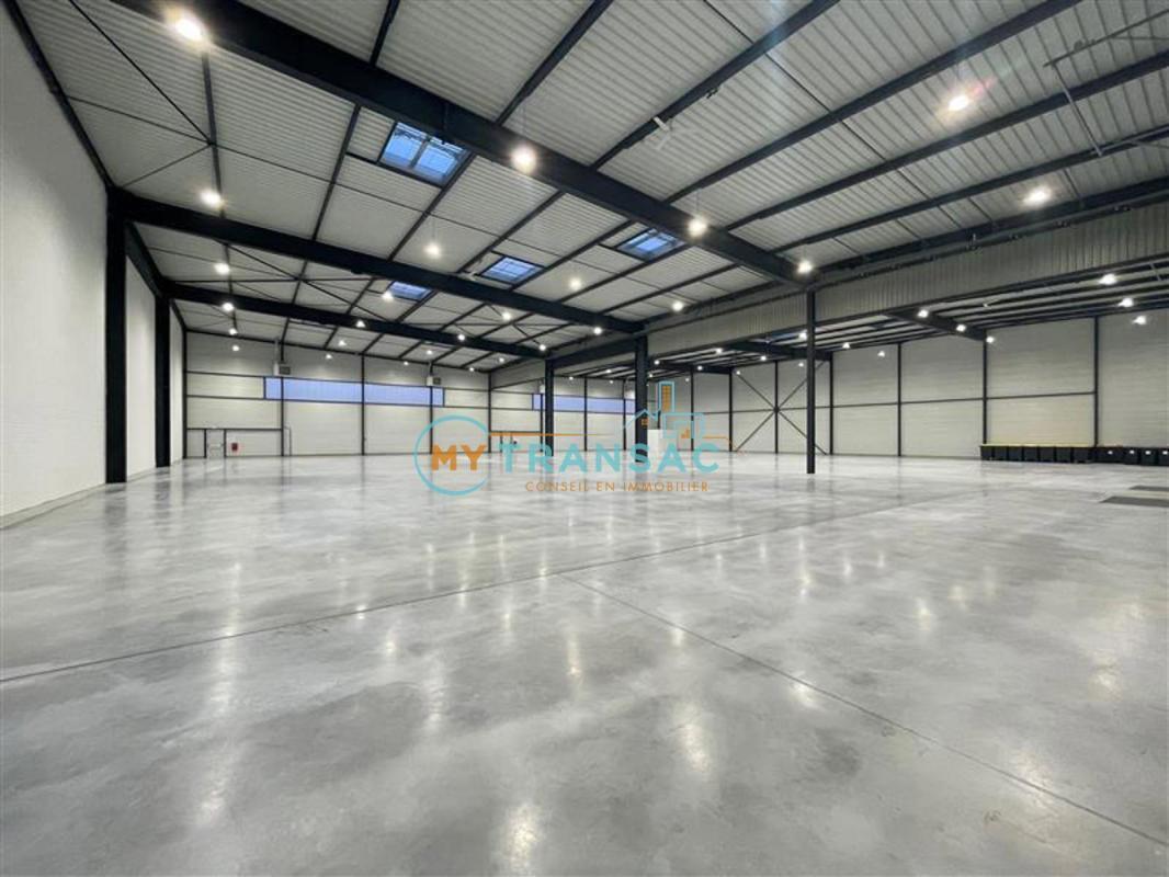 Industrial in Le Bourget to rent Interior Photo- Image 1 of 19