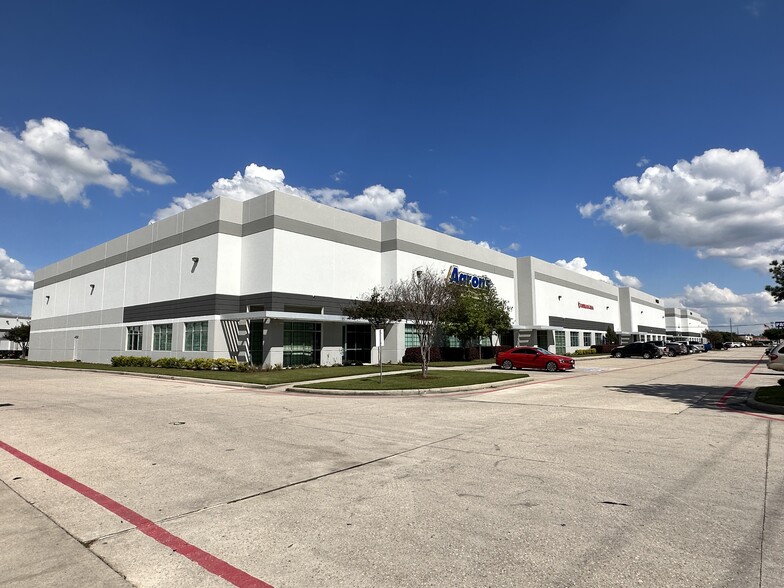 13770 Hollister Dr, Houston, TX for rent - Building Photo - Image 1 of 12