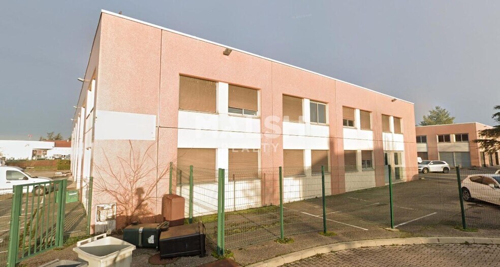 Light Industrial in Chassieu to rent - Building Photo - Image 2 of 3