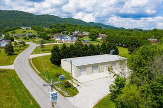 216 Mountain Perkins Ln, Jacksboro, TN for sale Primary Photo- Image 1 of 1