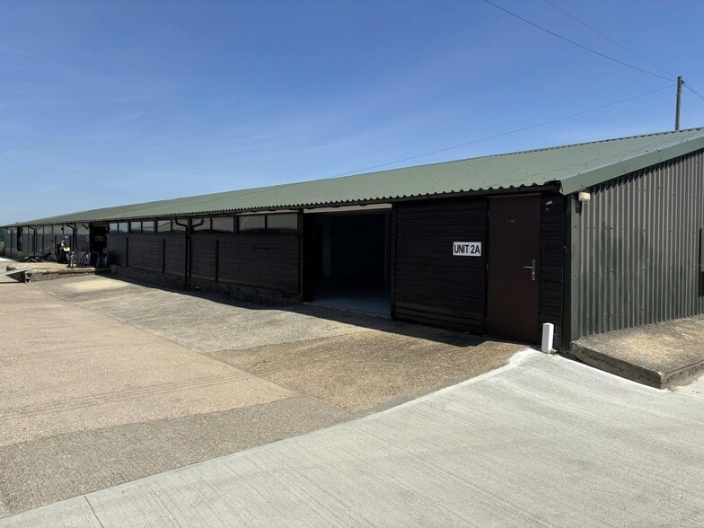 Marsh, Aylesbury to rent - Building Photo - Image 1 of 6