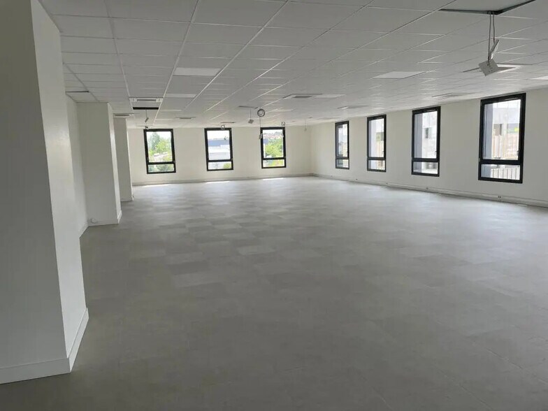 Office in Fontaine-lès-Dijon for sale - Building Photo - Image 3 of 8