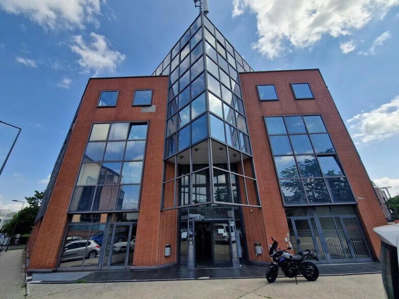 Office in Cergy to rent - Building Photo - Image 1 of 14