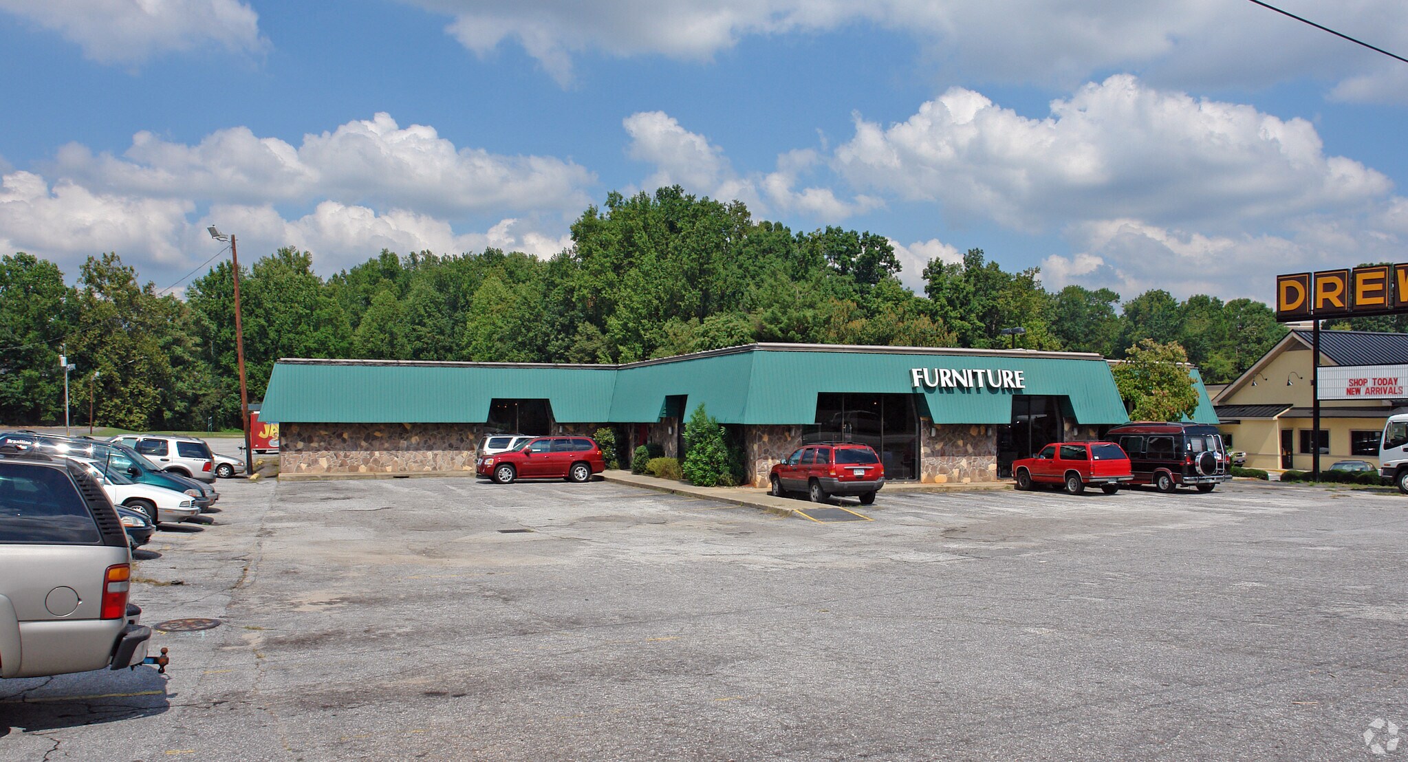 2705 Wade Hampton Blvd, Taylors, SC to rent Primary Photo- Image 1 of 5