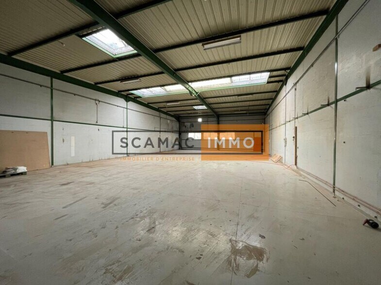 Industrial in Lognes to rent - Building Photo - Image 2 of 4
